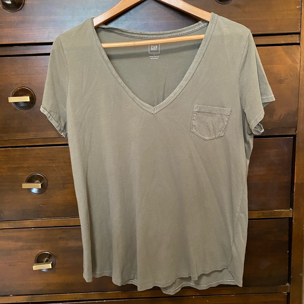 Gap olive green v neck